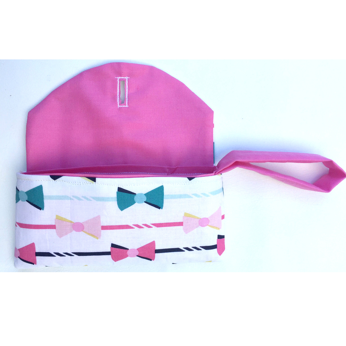 hipstitch_party_time_wristlet_photo1
